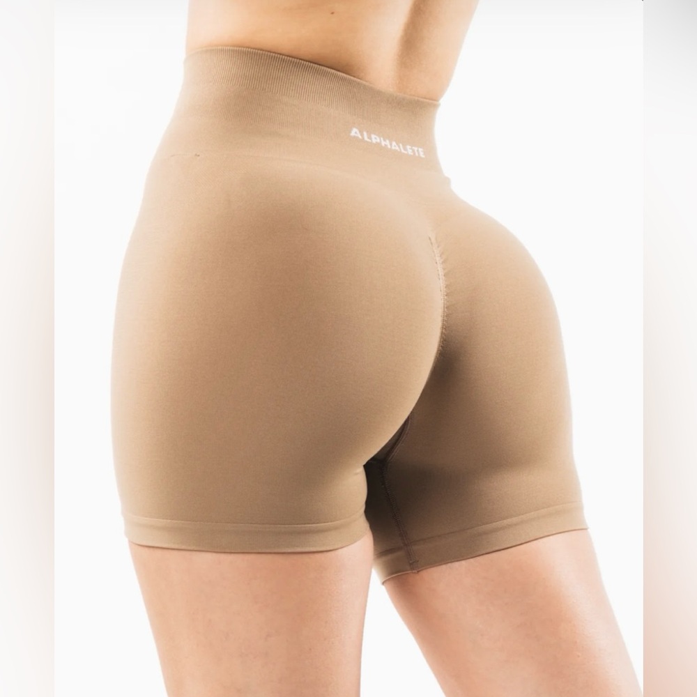 ALPHALETE AMPLIFY SHORT SMALL CHAI